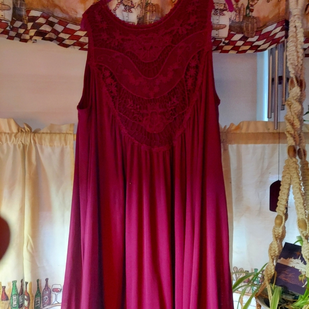Multi occasion warm weather dress Never worn, accompanied with extra buttons.